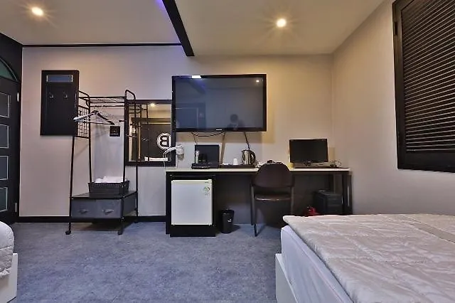 Gangseo Sinhodong Business Motel *
