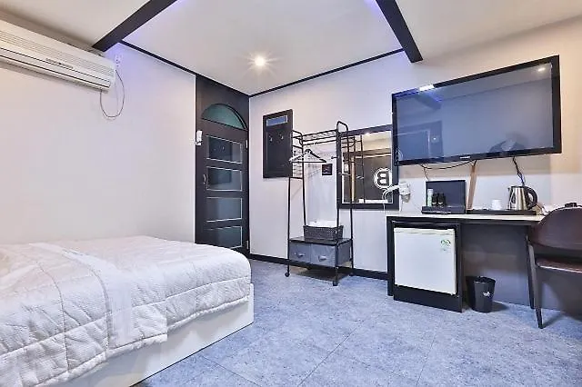 Motel Gangseo Sinhodong Business *